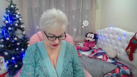 kaylesmoll online show from December 21, 2024, 5:25 am
