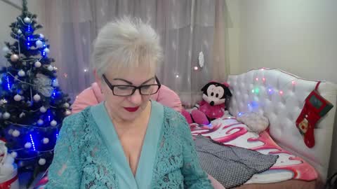 kaylesmoll online show from December 22, 2024, 4:50 am