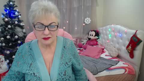 kaylesmoll online show from December 23, 2024, 2:13 am