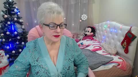 kaylesmoll online show from December 23, 2024, 7:52 pm