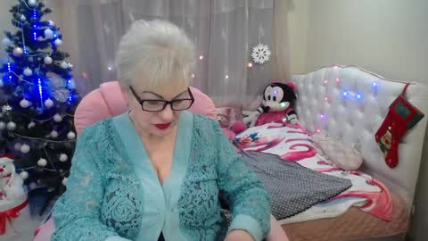 kaylesmoll online show from December 23, 2024, 10:55 pm