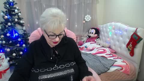 kaylesmoll online show from December 24, 2024, 2:32 am