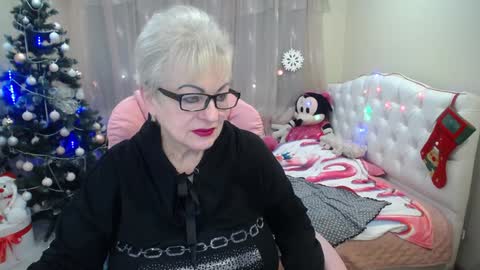 kaylesmoll online show from December 24, 2024, 5:49 am