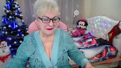kaylesmoll online show from December 24, 2024, 7:22 pm