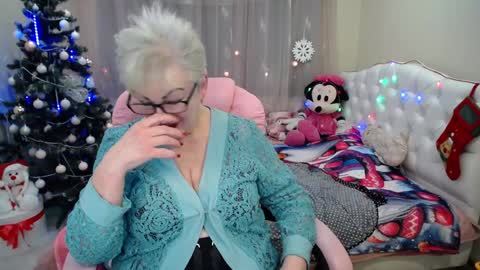 kaylesmoll online show from December 25, 2024, 1:31 am
