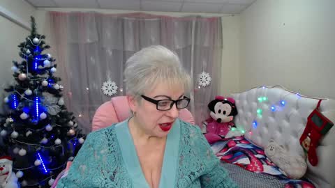 kaylesmoll online show from January 8, 2025, 7:45 pm