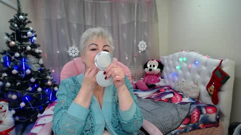 kaylesmoll online show from January 15, 2025, 10:24 pm