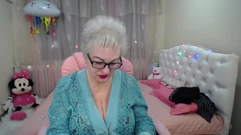 kaylesmoll online show from January 22, 2025, 7:45 pm
