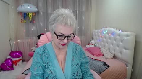 kaylesmoll online show from January 29, 2025, 5:30 am