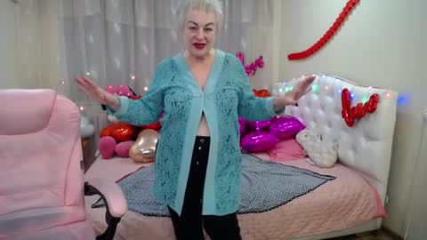 kaylesmoll online show from February 2, 2025, 4:59 am