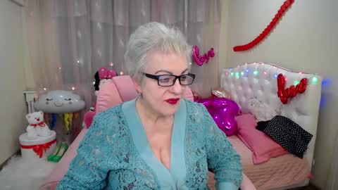 kaylesmoll online show from February 2, 2025, 7:25 pm