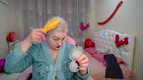 kaylesmoll online show from February 11, 2025, 7:38 pm