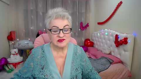 kaylesmoll online show from February 12, 2025, 9:22 pm