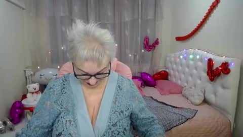 kaylesmoll online show from March 1, 2025, 12:28 am