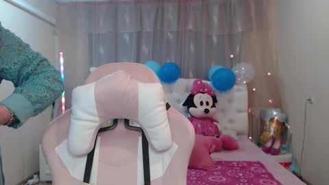 Snapshot of kaylesmoll chatting on September 19, 2025, 6:30 pm kaylesmoll online show from September 19, 2025, 6:30 pm