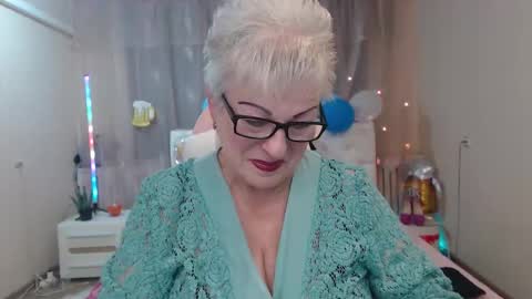 Snapshot of kaylesmoll chatting on October 7, 2025, 6:49 pm kaylesmoll online show from October 7, 2025, 6:49 pm