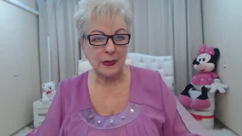 kaylesmoll online show from March 3, 2026, 7:53 pm