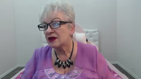 kaylesmoll online show from July 20, 2026, 6:32 pm
