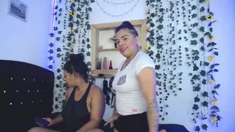 Snapshot of kaylie_and_dakota_ chatting on October 18, 2025, 2:07 pm kaylie and dakota  online show from October 18, 2025, 2:07 pm