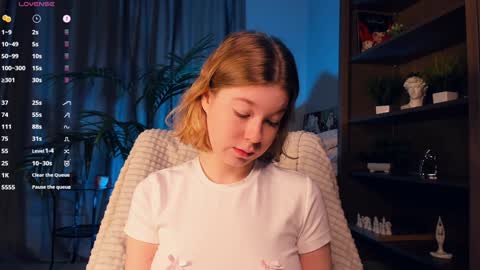 Hi Im Arina 3 online show from September 22, 2025, 9:39 pm