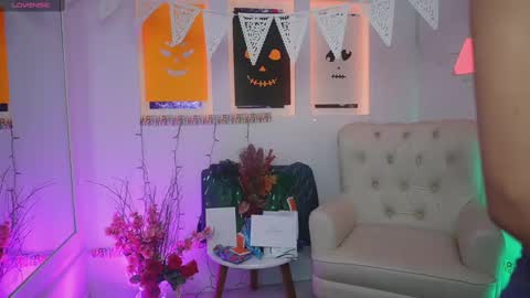 Snapshot of kayraowen chatting on October 8, 2025, 11:30 am Kayra online show from October 8, 2025, 11:30 am