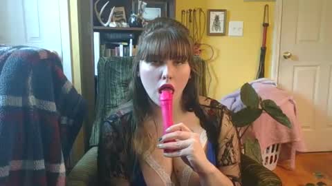 Snapshot of kaytiebird96 chatting on December 16, 2024, 7:21 pm Katie Bird online show from December 16, 2024, 7:21 pm