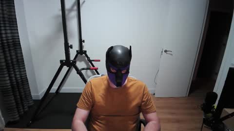 Neon online show from November 4, 2025, 7:13 pm