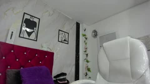 KAZSANDRAH online show from April 28, 2026, 6:07 am