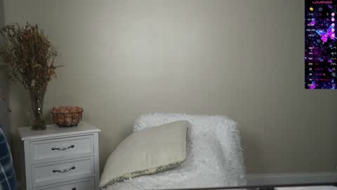 Snapshot of kb3301 chatting on January 1, 2025, 4:29 am EliandKylie online show from January 1, 2025, 4:29 am