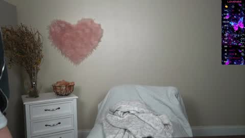 Snapshot of kb3301 chatting on February 9, 2025, 3:43 am EliandKylie online show from February 9, 2025, 3:43 am