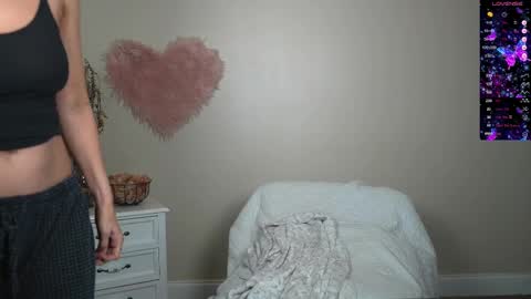 Snapshot of kb3301 chatting on February 17, 2025, 6:53 am EliandKylie online show from February 17, 2025, 6:53 am