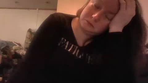 kcandler27 online show from November 26, 2025, 9:43 am