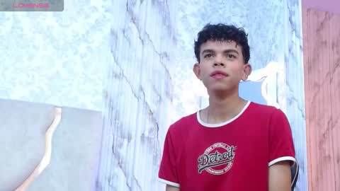 Snapshot of keahi_tay chatting on March 4, 2026, 11:49 am keahi online show from March 4, 2026, 11:49 am