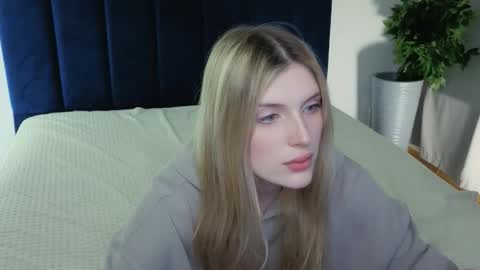 Snapshot of kebesheska chatting on September 22, 2025, 2:08 pm Seb Polly Roxy Jonny online show from September 22, 2025, 2:08 pm