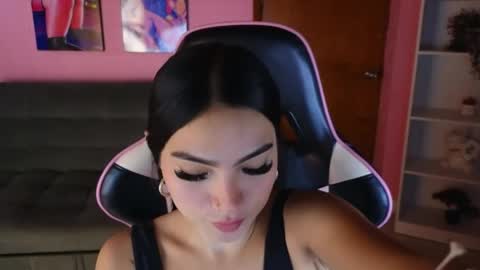 keeiity_moon online show from May 7, 2026, 1:38 pm