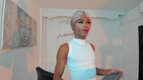 Snapshot of keila_mendoza chatting on June 28, 2026, 9:54 pm Keila online show from June 28, 2026, 9:54 pm