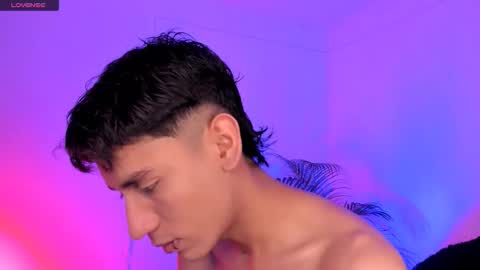 Alejandro Gonzalez online show from December 5, 2025, 3:26 am