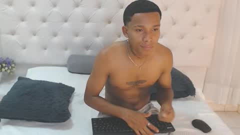 keiner_vasquez online show from September 12, 2025, 12:11 am