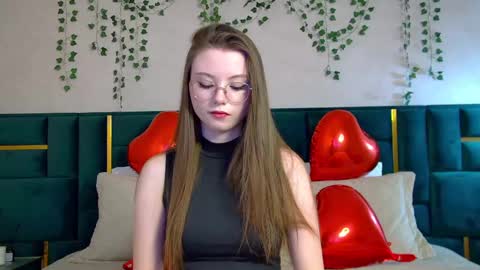 Keira online show from February 15, 2025, 1:05 pm