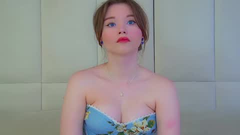 Keira online show from May 17, 2026, 6:33 am