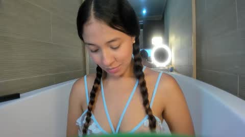 keiry_gonzalez23_aws online show from October 23, 2025, 2:00 am