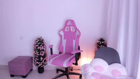   online show from October 16, 2025, 9:49 pm