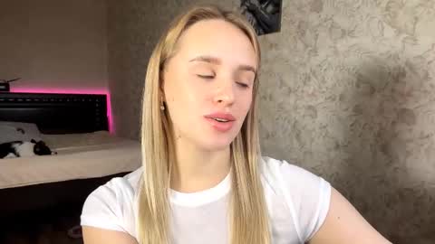 Sylvia online show from November 26, 2025, 8:04 am