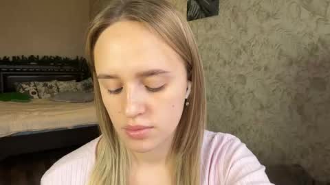 Sylvia online show from December 21, 2025, 8:32 am