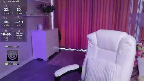 Snapshot of kellielowie chatting on July 28, 2026, 12:48 pm kellielowie online show from July 28, 2026, 12:48 pm