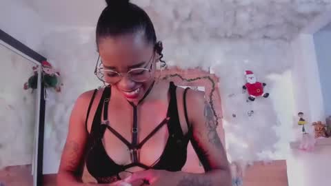 kelly__thomson online show from December 4, 2024, 9:13 pm