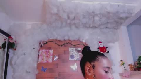 kelly__thomson online show from December 5, 2024, 9:50 pm