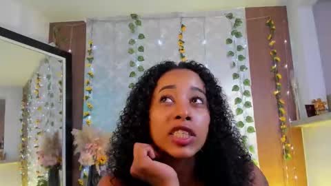 kelly__thomson online show from April 28, 2026, 3:06 pm