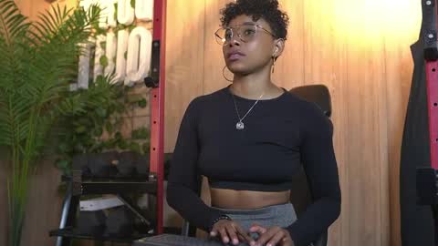 kelly__thomson online show from May 20, 2026, 1:50 pm