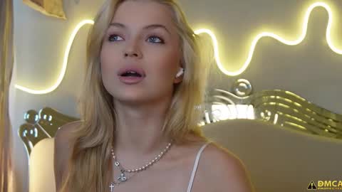 Kelly online show from October 25, 2025, 5:37 am